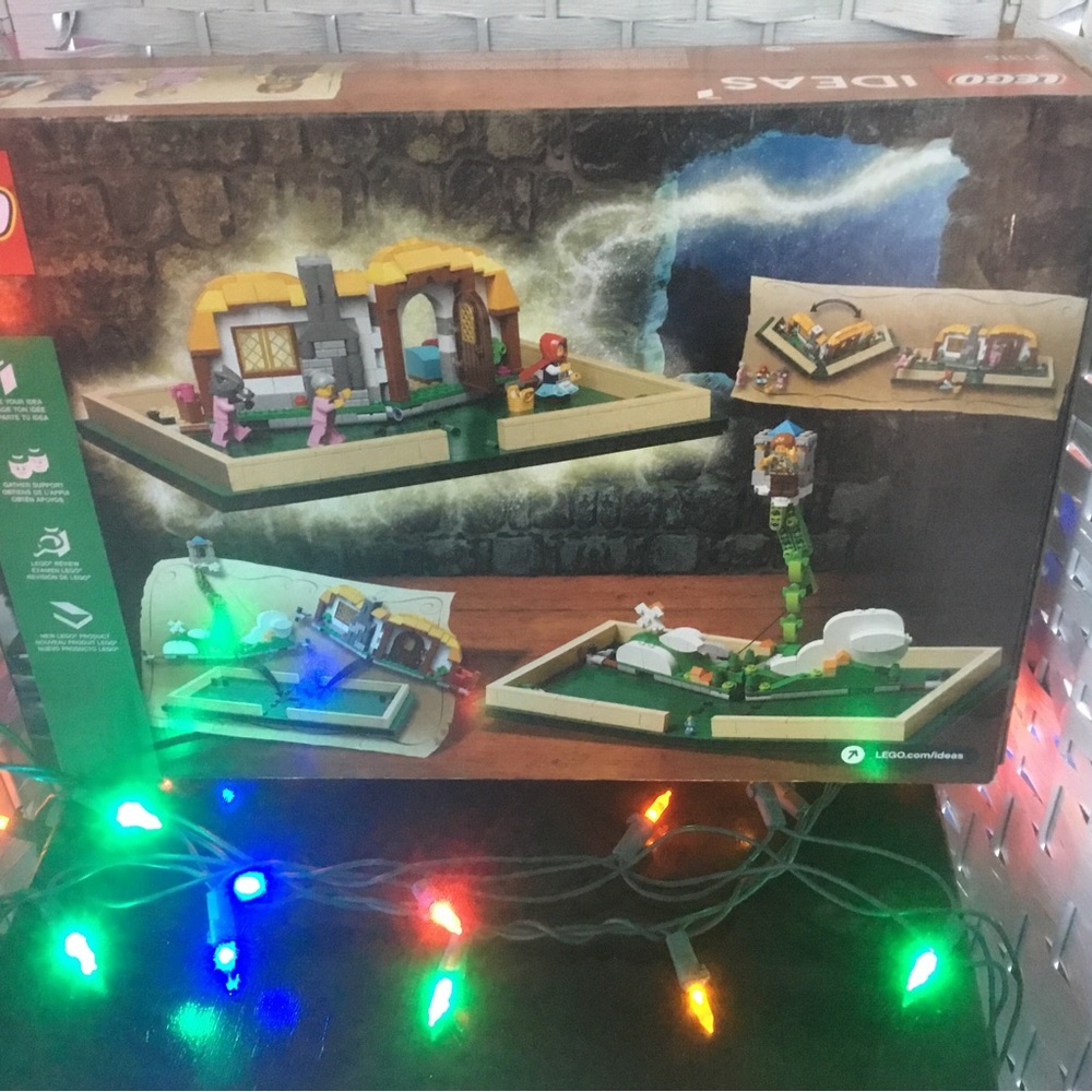 Lego Ideas Once Upon a Brick 21315 NISB w/ Scuffs Dents Creases - Picture 3 of 16